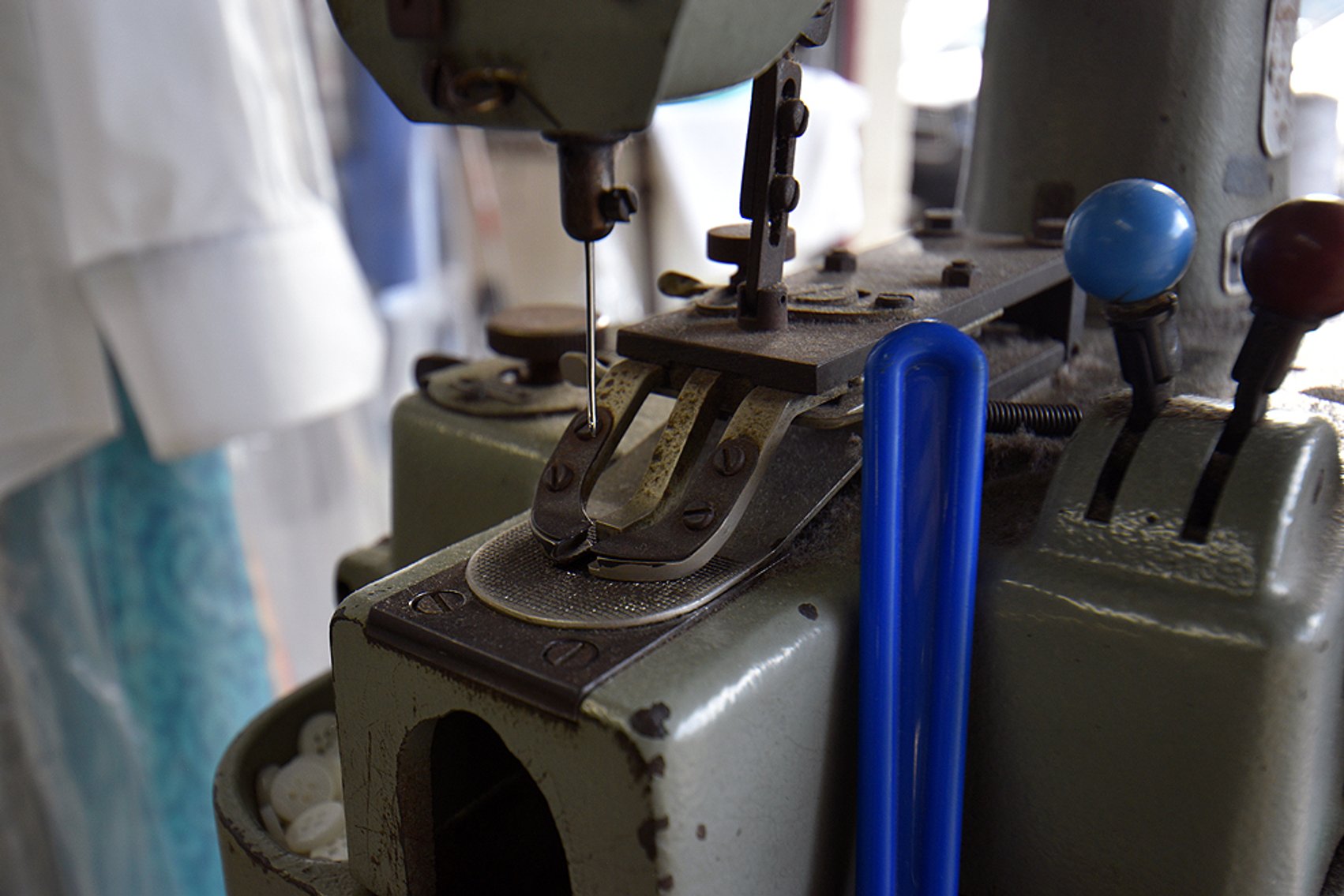 Image for {each} Chandler Button Sewing Machine, Class 471