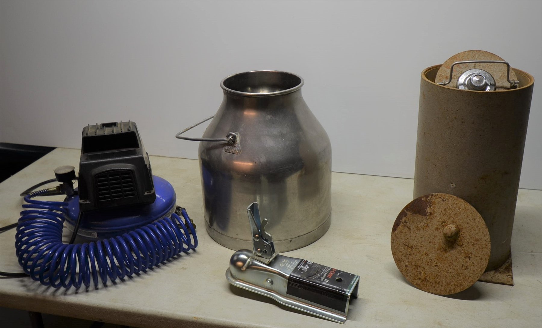 Image for 2000 FORD F350, ENCLOSED TRAILER, 100+ MORGAN  SILVER DOLLARS, 18 STEAMER TRUNKS, TOOLS & MORE!