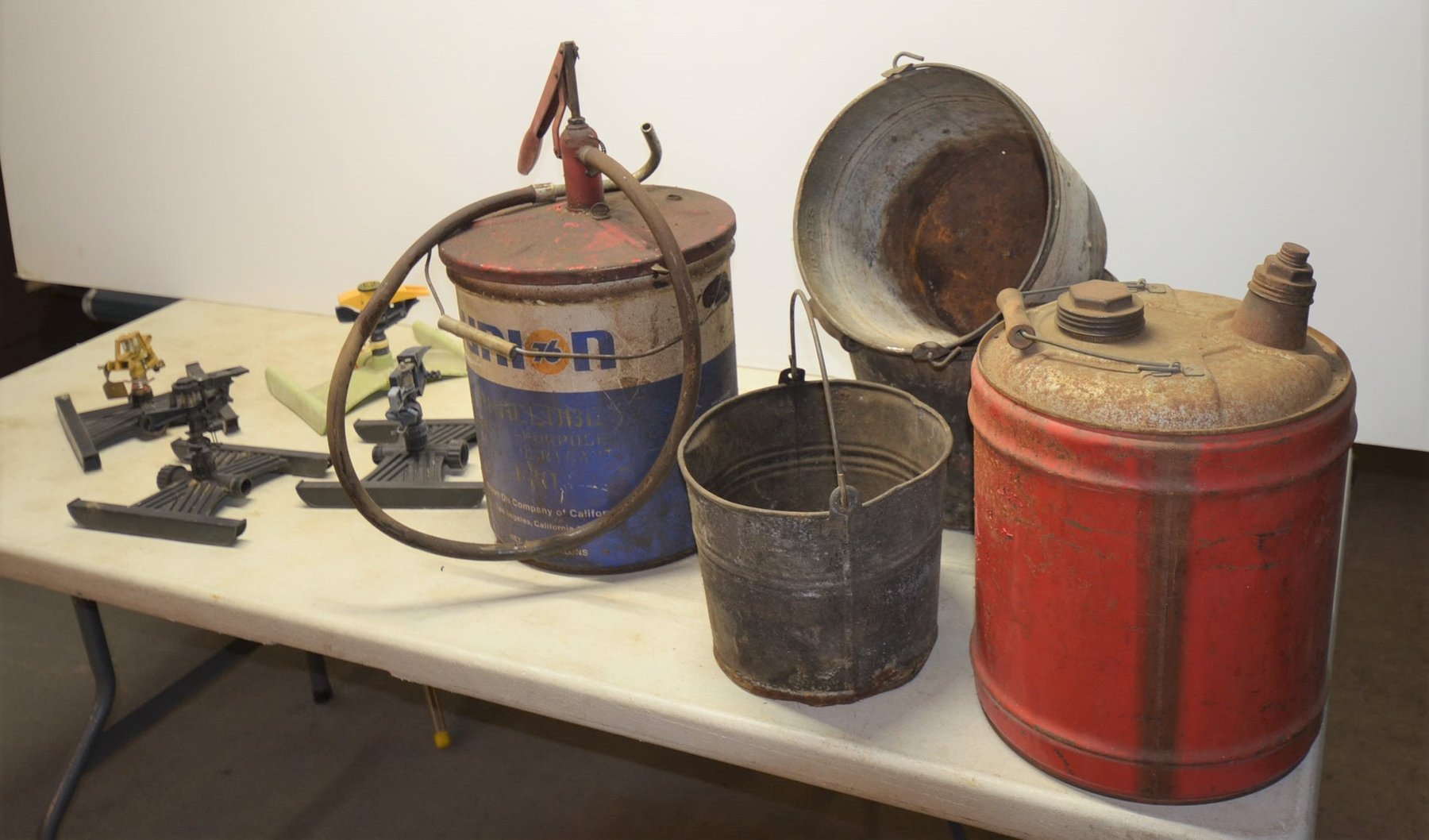 Image for 2000 FORD F350, ENCLOSED TRAILER, 100+ MORGAN  SILVER DOLLARS, 18 STEAMER TRUNKS, TOOLS & MORE!