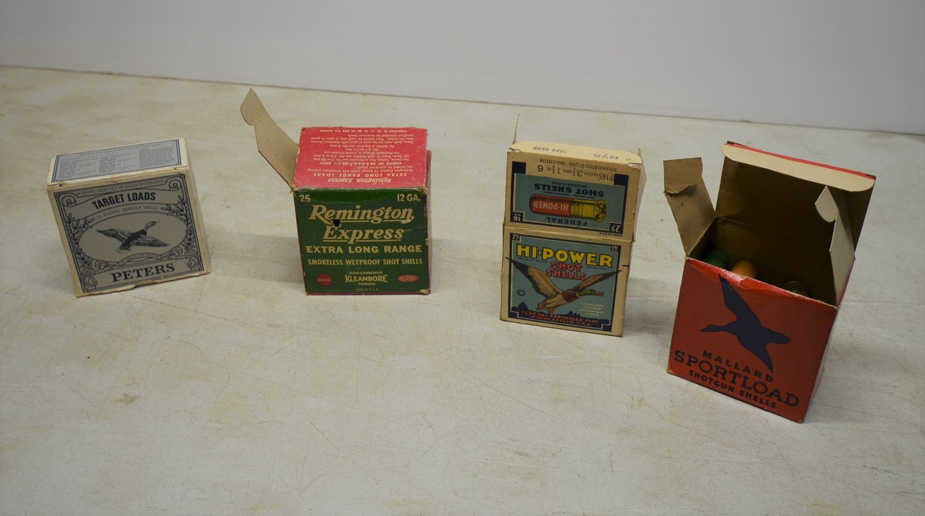 Image for 2000 FORD F350, ENCLOSED TRAILER, 100+ MORGAN  SILVER DOLLARS, 18 STEAMER TRUNKS, TOOLS & MORE!