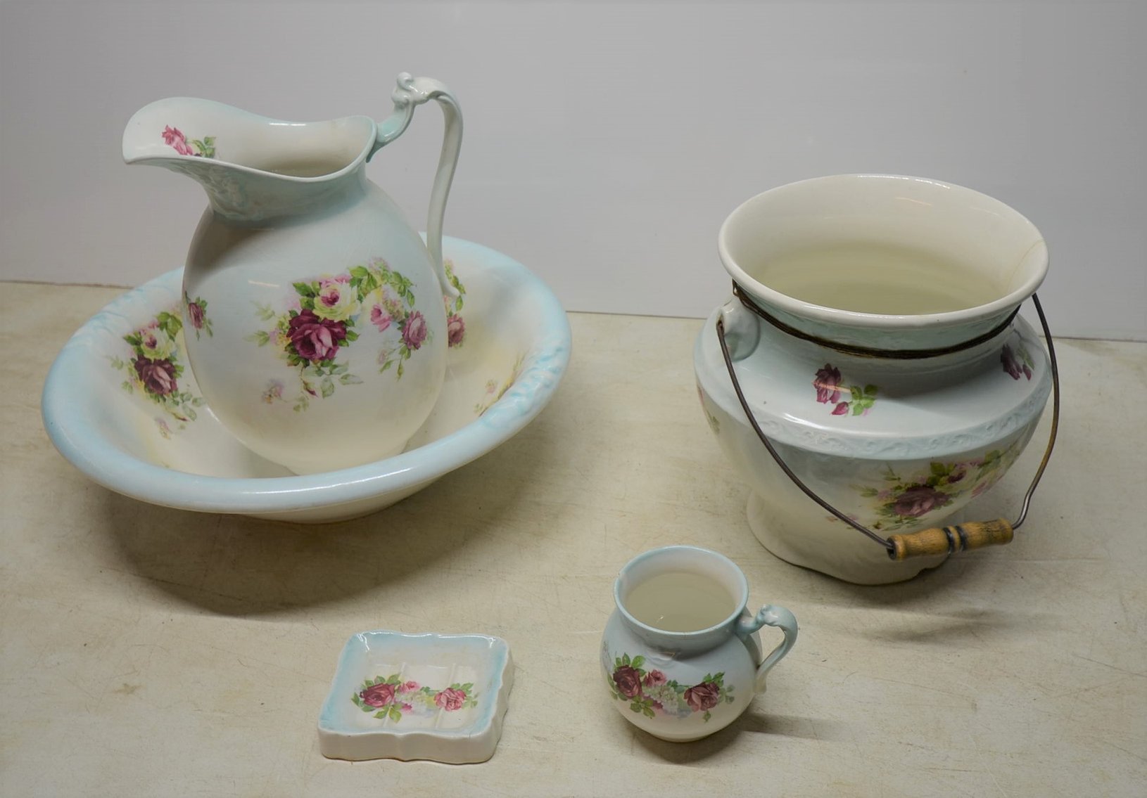 Image for 2000 FORD F350, ENCLOSED TRAILER, 100+ MORGAN  SILVER DOLLARS, 18 STEAMER TRUNKS, TOOLS & MORE!