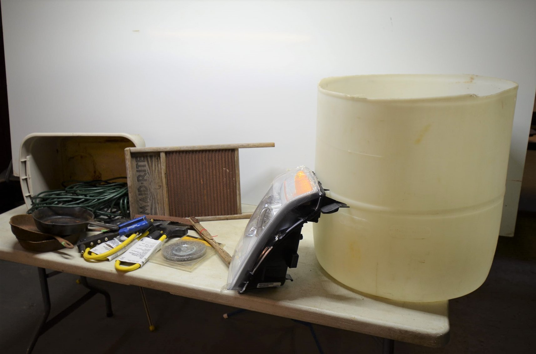 Image for 2000 FORD F350, ENCLOSED TRAILER, 100+ MORGAN  SILVER DOLLARS, 18 STEAMER TRUNKS, TOOLS & MORE!