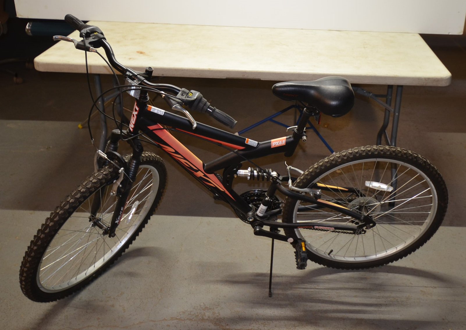 Image for 2000 FORD F350, ENCLOSED TRAILER, 100+ MORGAN  SILVER DOLLARS, 18 STEAMER TRUNKS, TOOLS & MORE!