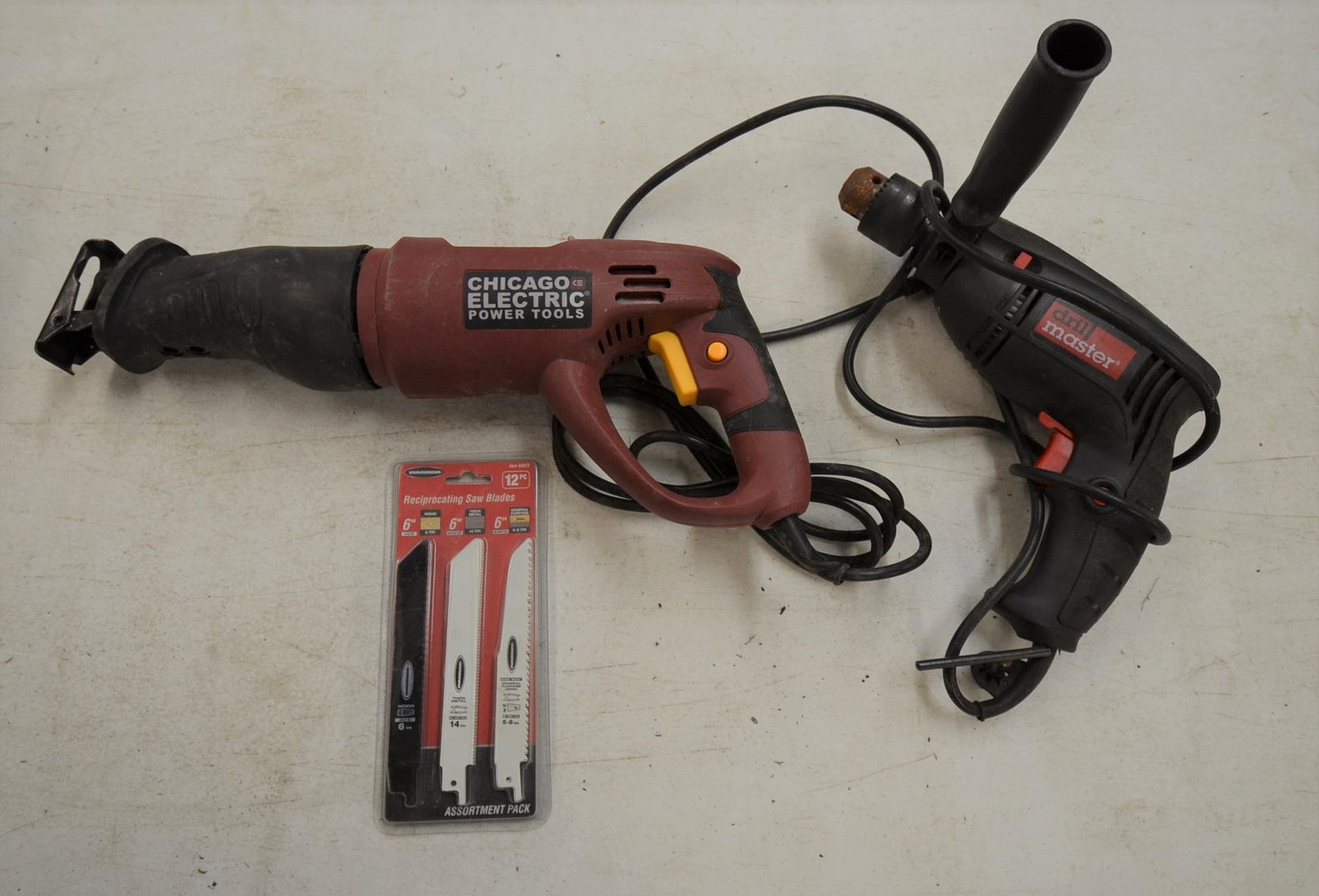 Image for 2000 FORD F350, ENCLOSED TRAILER, 100+ MORGAN  SILVER DOLLARS, 18 STEAMER TRUNKS, TOOLS & MORE!