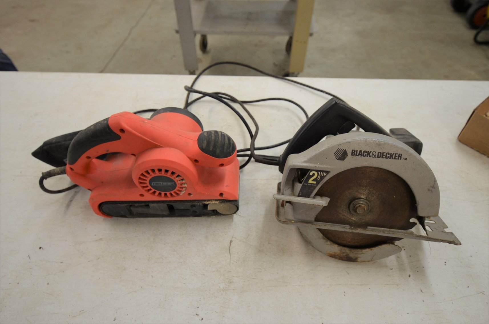 Image for 2000 FORD F350, ENCLOSED TRAILER, 100+ MORGAN  SILVER DOLLARS, 18 STEAMER TRUNKS, TOOLS & MORE!