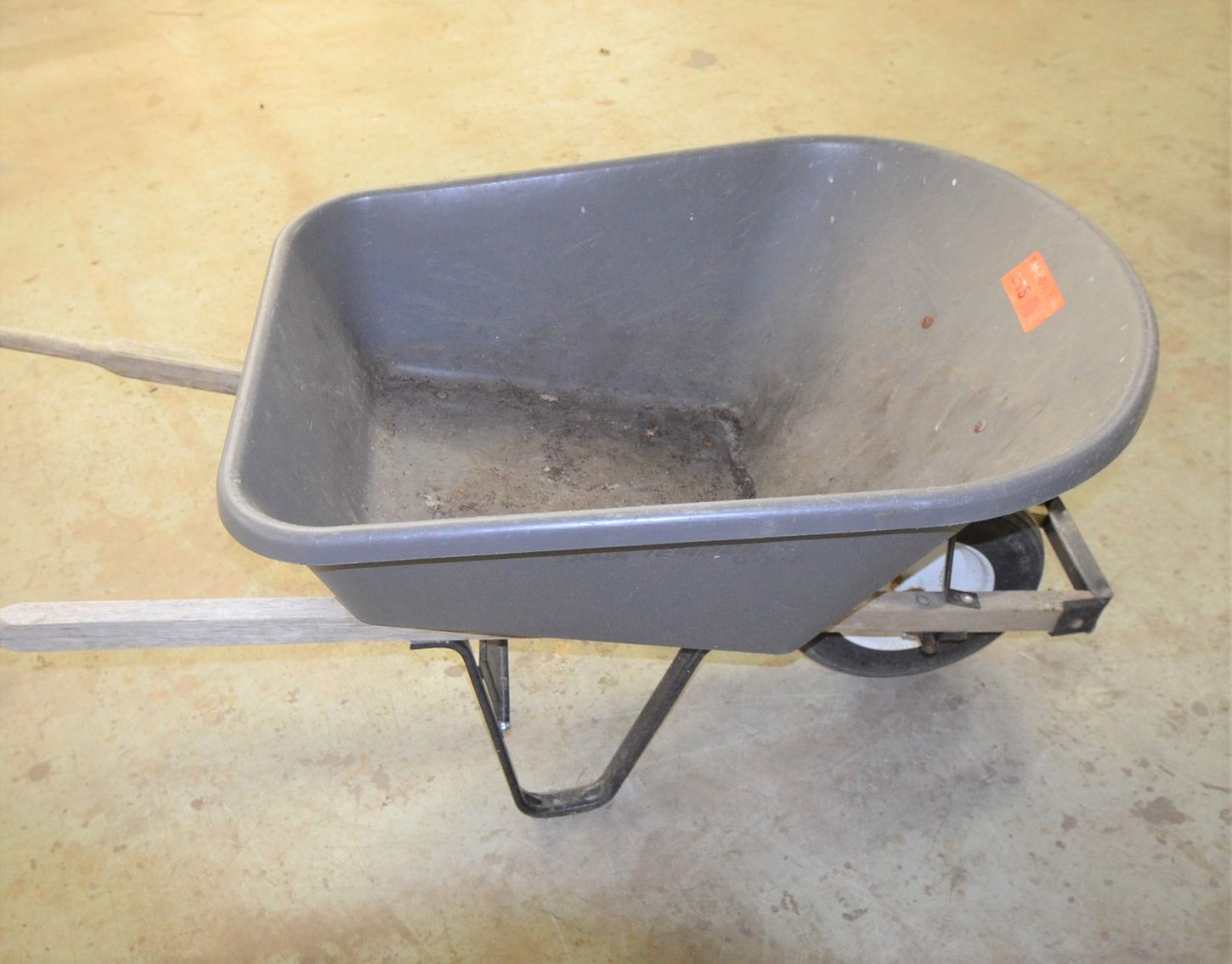 Image for 2000 FORD F350, ENCLOSED TRAILER, 100+ MORGAN  SILVER DOLLARS, 18 STEAMER TRUNKS, TOOLS & MORE!