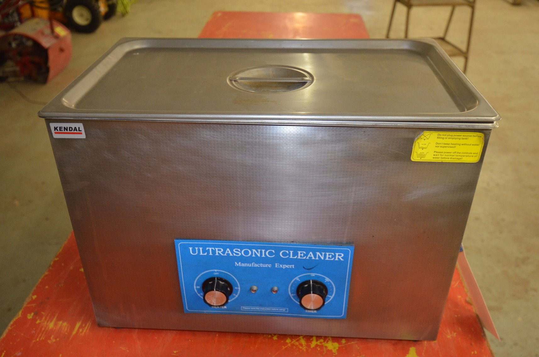 Image for 2000 FORD F350, ENCLOSED TRAILER, 100+ MORGAN  SILVER DOLLARS, 18 STEAMER TRUNKS, TOOLS & MORE!