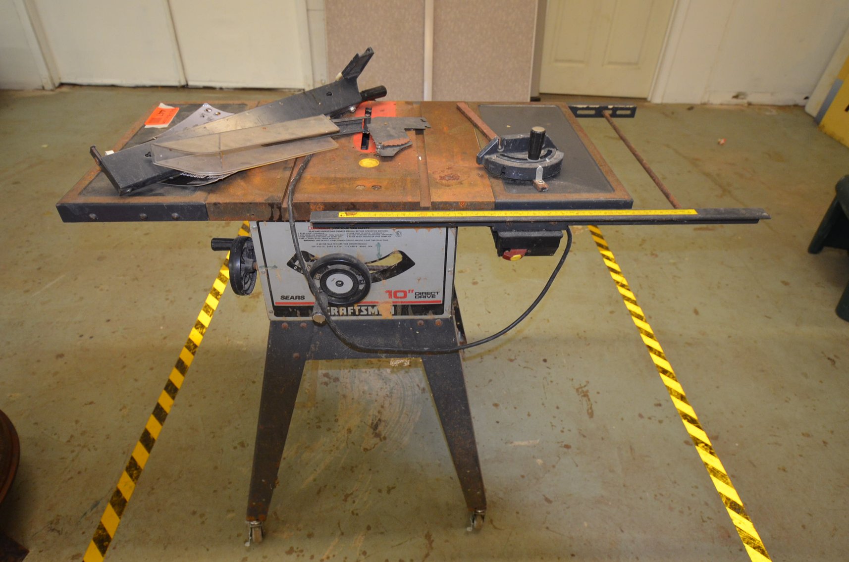 Image for 2000 FORD F350, ENCLOSED TRAILER, 100+ MORGAN  SILVER DOLLARS, 18 STEAMER TRUNKS, TOOLS & MORE!