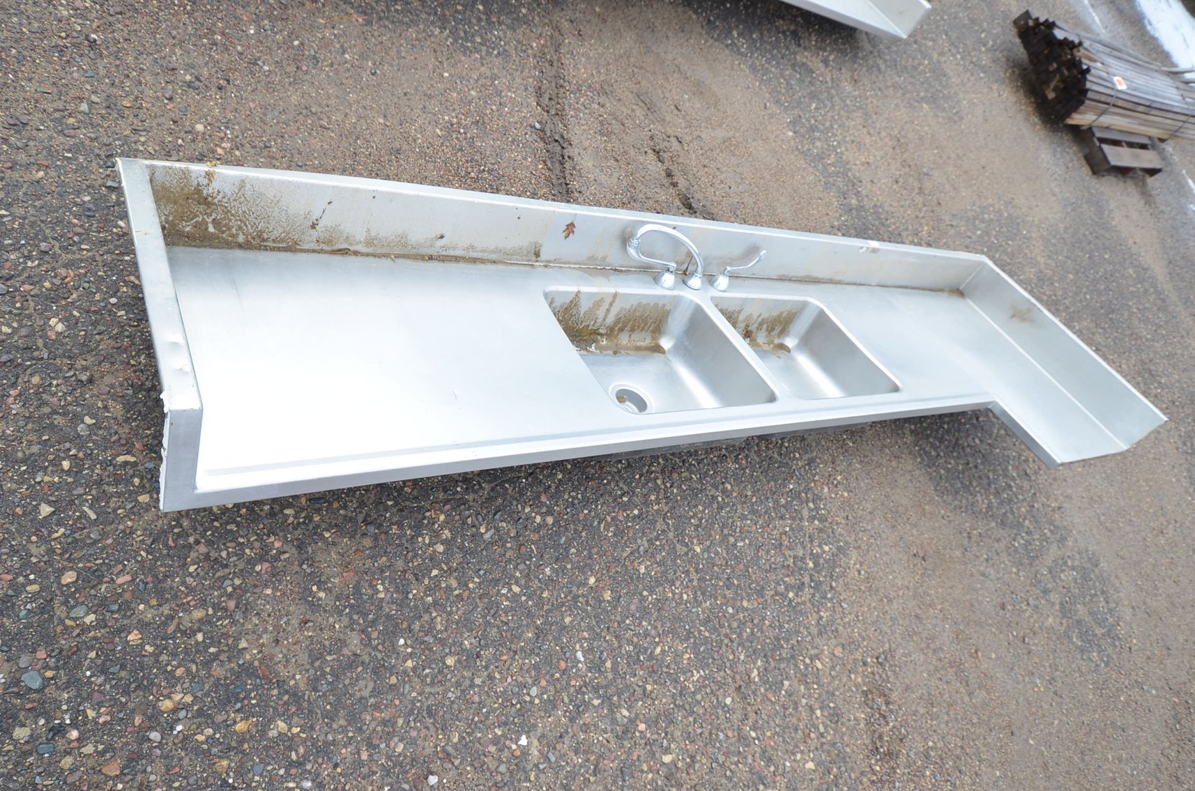 Image for 2000 FORD F350, ENCLOSED TRAILER, 100+ MORGAN  SILVER DOLLARS, 18 STEAMER TRUNKS, TOOLS & MORE!