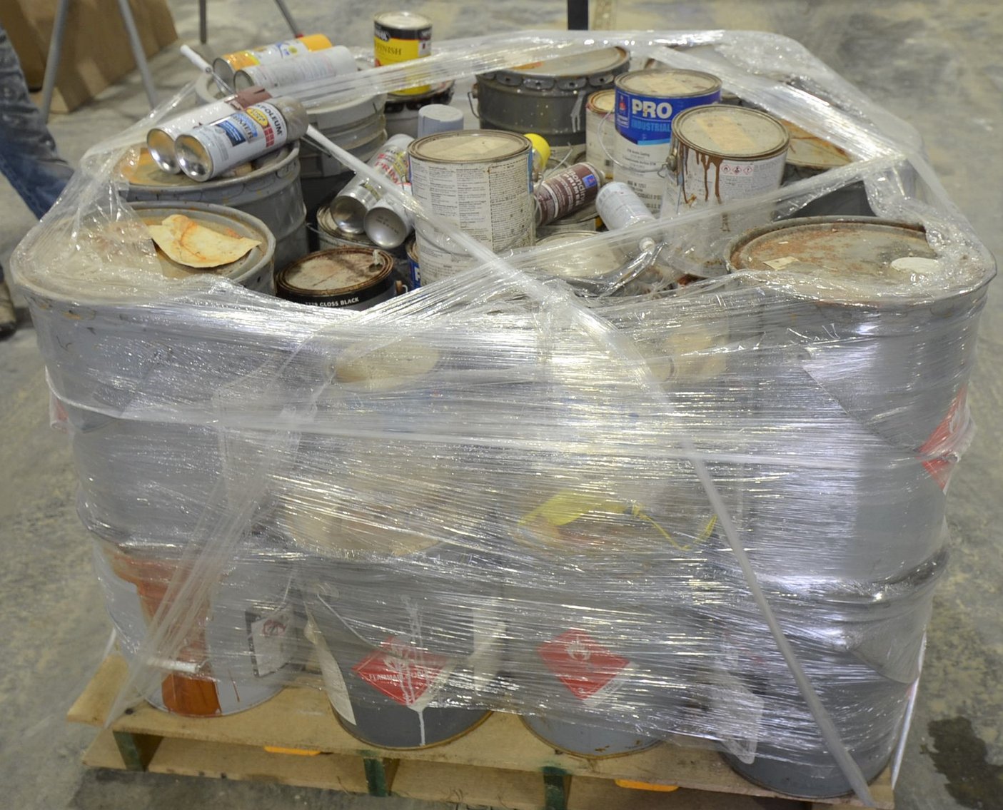 Image for 2000 FORD F350, ENCLOSED TRAILER, 100+ MORGAN  SILVER DOLLARS, 18 STEAMER TRUNKS, TOOLS & MORE!