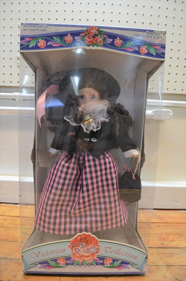 Image for 2004 FORD F150, EMBROIDERY MACHINE, GUNS, COINS, LAMPS, COLLECTIBLES, AND MORE!