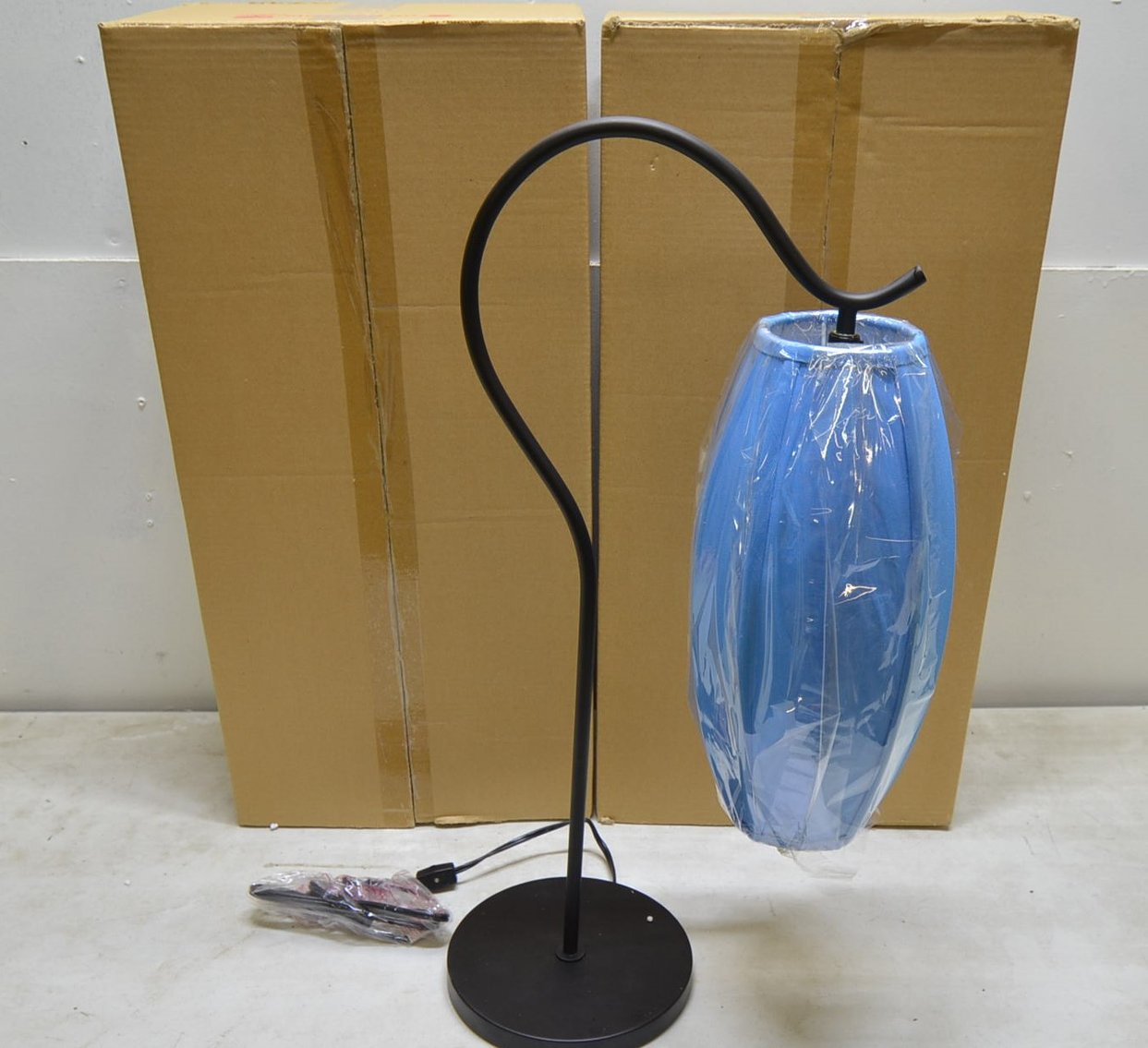 Image for 2004 FORD F150, EMBROIDERY MACHINE, GUNS, COINS, LAMPS, COLLECTIBLES, AND MORE!