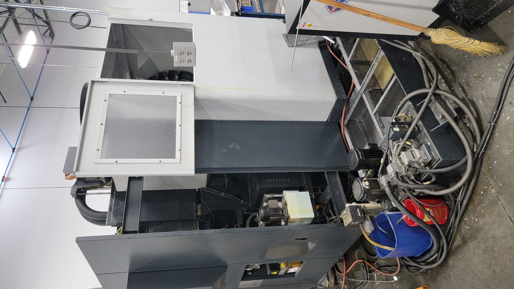 Image for Everett, WA: Short Notice Sale of 5 CNC Vertical Machining Centers