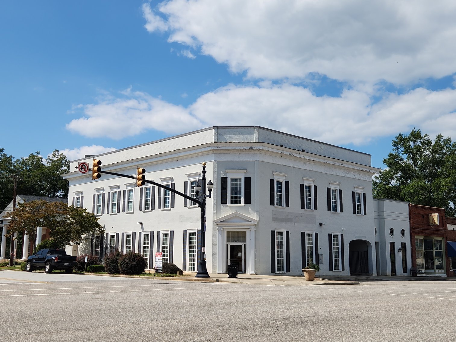 Image for Winnsboro, SC: 10,164±SF Footprint Former Bank Branch on 1± Acre at 101 N Congress St. (Fairfield County)