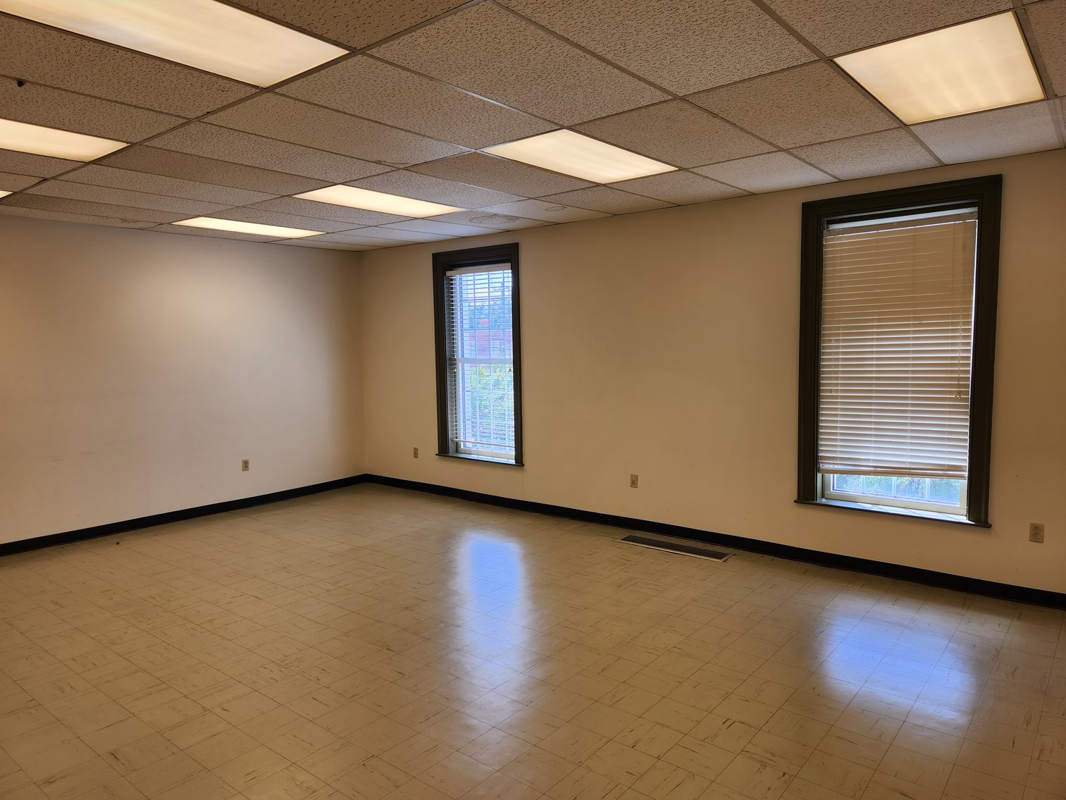 Image for Winnsboro, SC: 10,164±SF Footprint Former Bank Branch on 1± Acre at 101 N Congress St. (Fairfield County)