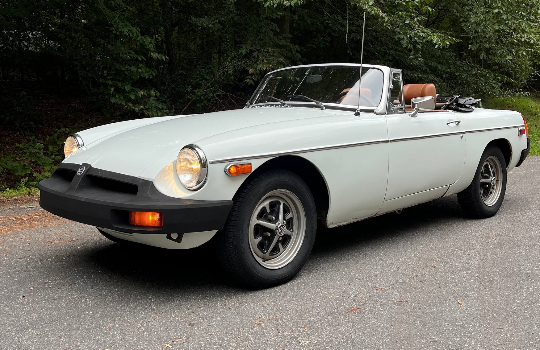 Image for Early October Signature Auction/1975 MGB convertible