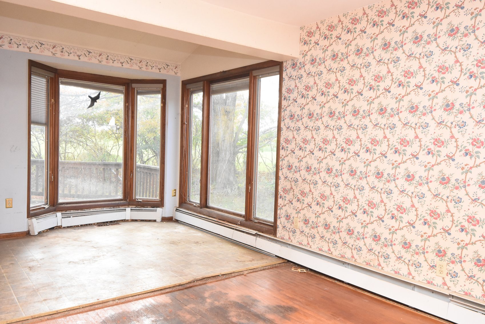 Image for Sold! Real Estate For Auction | 422 Wyndon Rd, Ambler, PA 19002 | November 20, 2025 at 4:00 PM