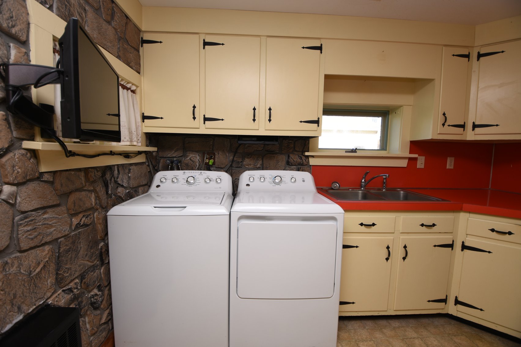 Image for Sold! Real Estate For Auction | 1692 Chestnut Ridge Rd, Upper Black Eddy, PA 18972 | November 18, 2025 at 4:00 PM