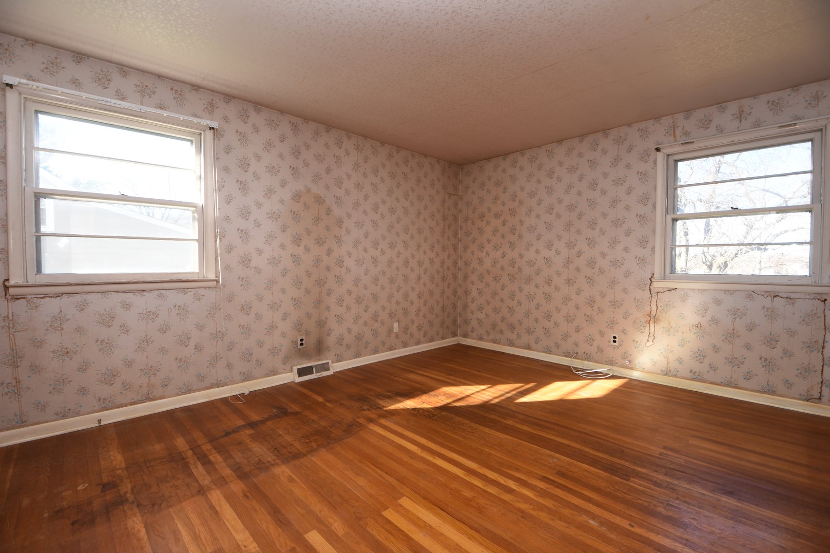 Image for Sold! Real Estate For Auction | 217 Cherry Lane, Lansdale, PA 19446 | December 16, 2025 at 4:00 PM