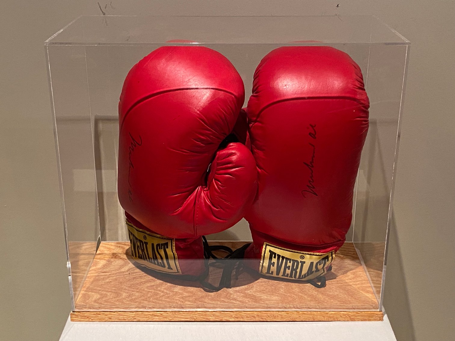 Image for Iconic Sports and Memorabilia Auction