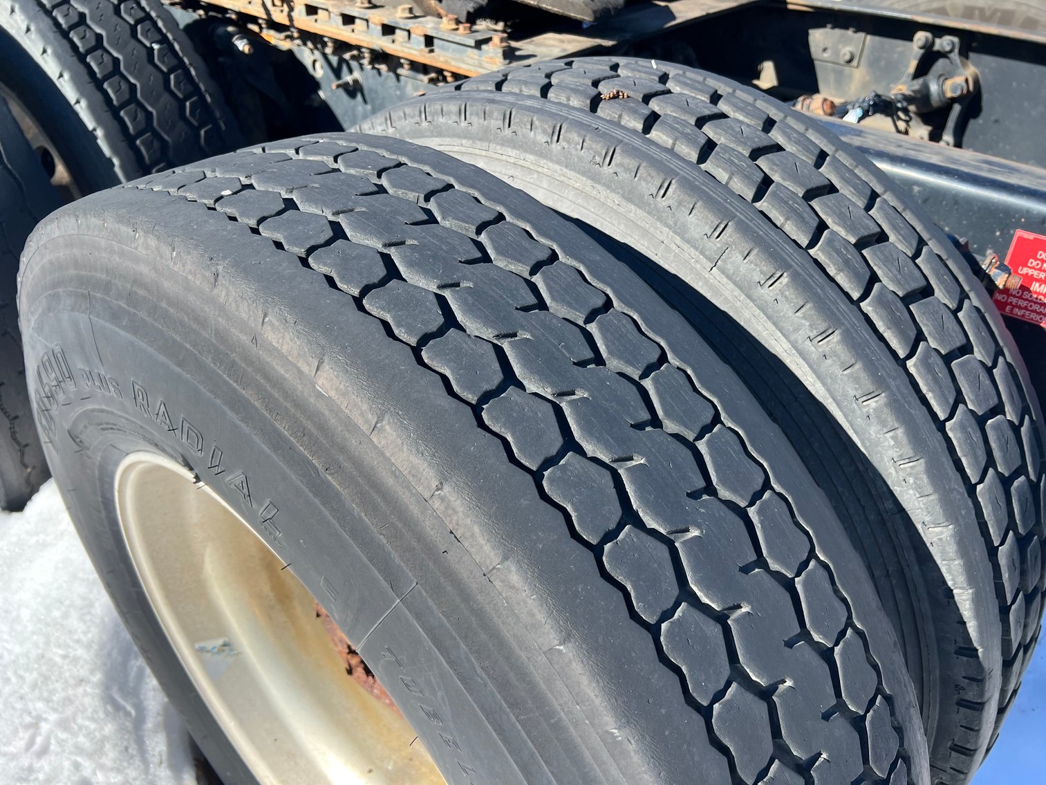 Image for 2015 Volvo VNL 400 Tandem Axle, Sleeper Cab, Truck Tractor