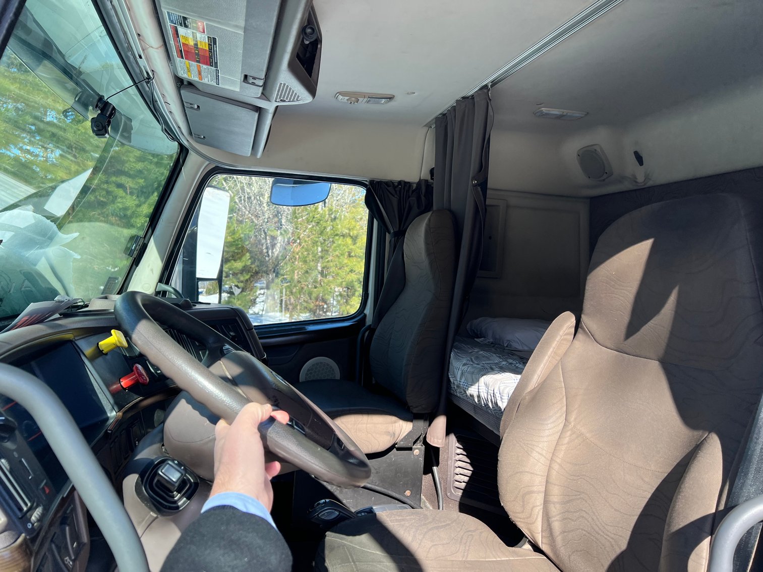 Image for 2015 Volvo VNL 400 Tandem Axle, Sleeper Cab, Truck Tractor