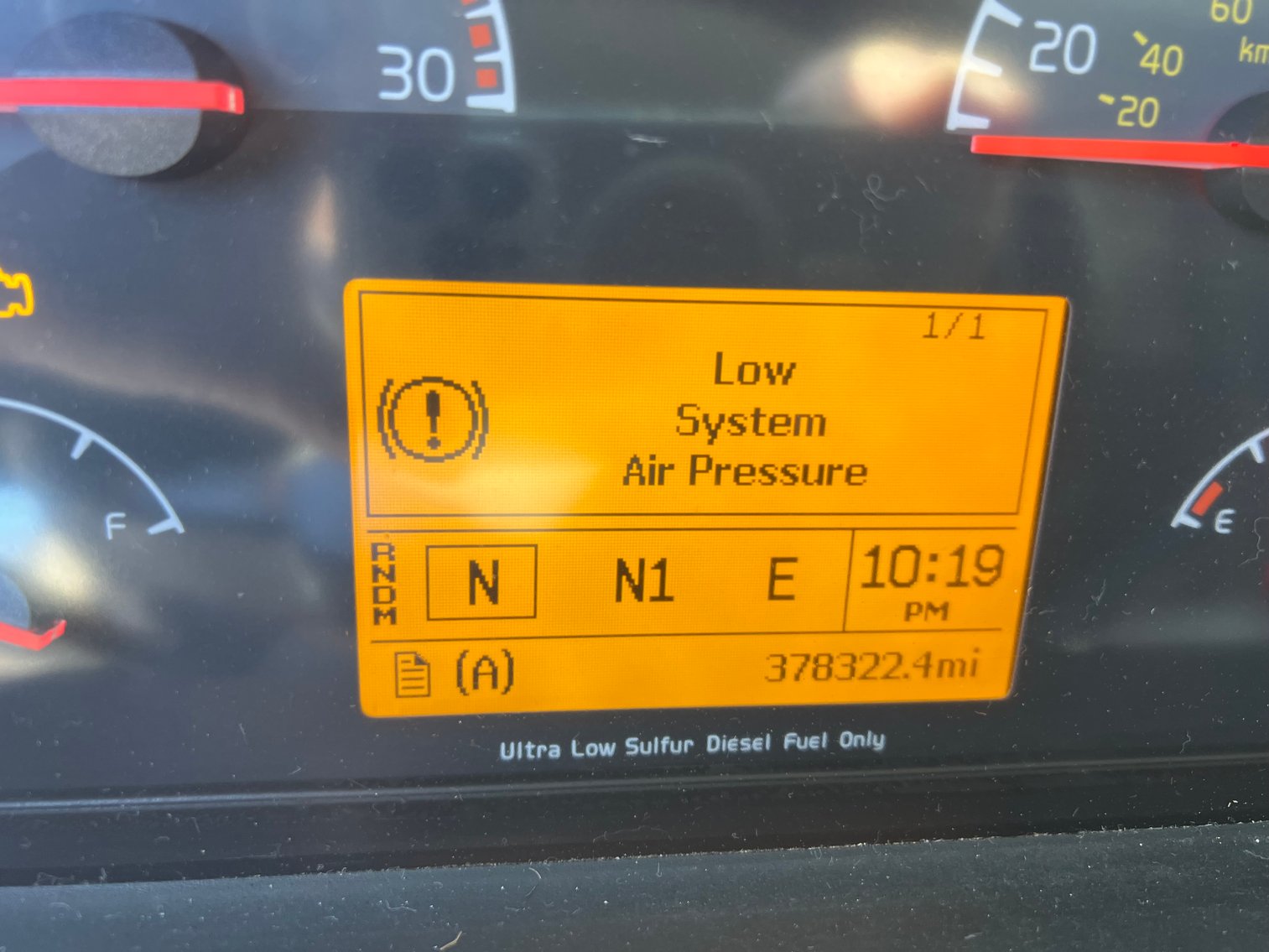 Image for 2015 Volvo VNL 400 Tandem Axle, Sleeper Cab, Truck Tractor