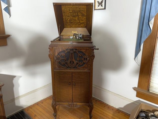 Image for MT VERNON-ANTIQUES-SLAG GLASS LAMPS-WOODWORKING