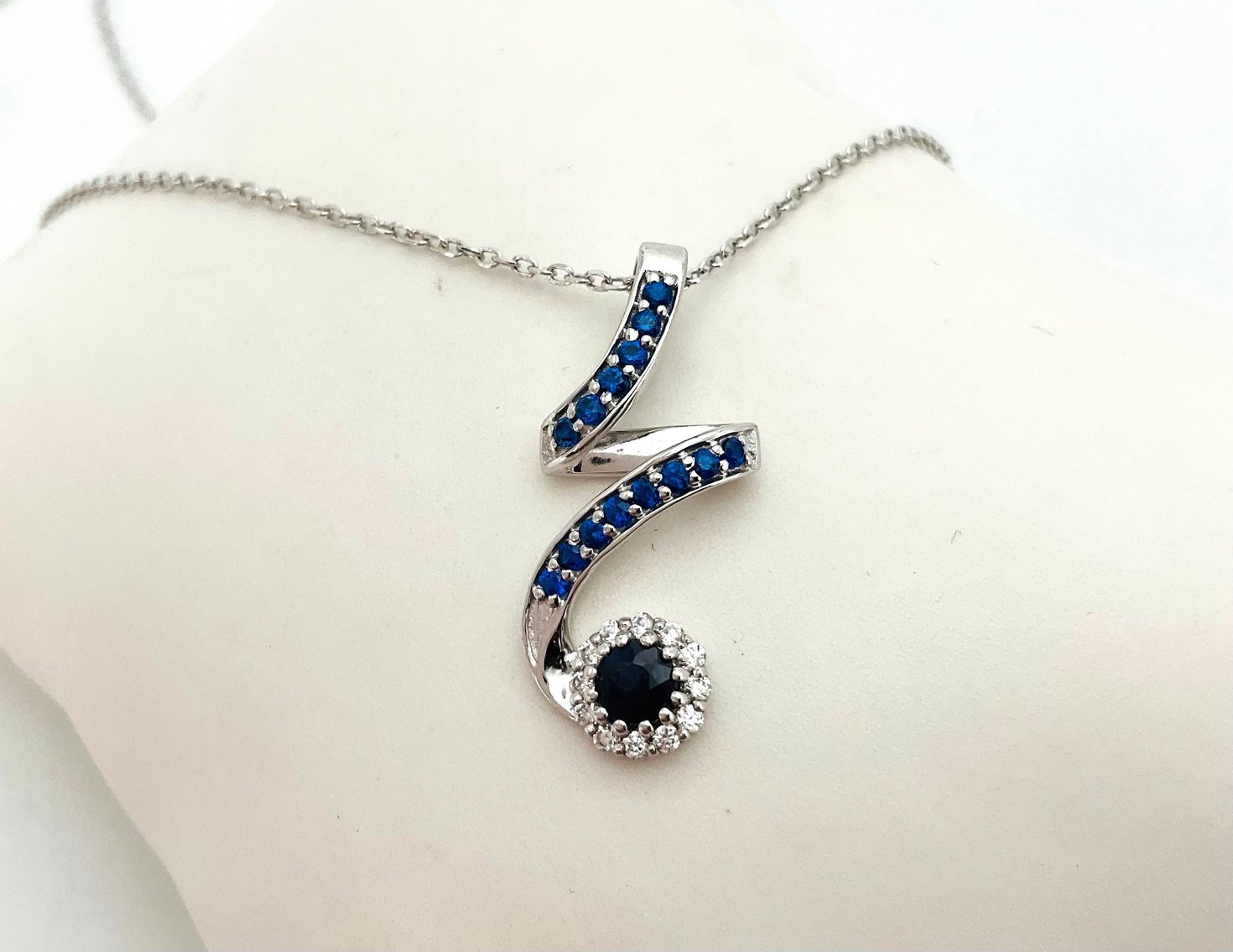 Image for Holiday Bling! Jewelry December 2024