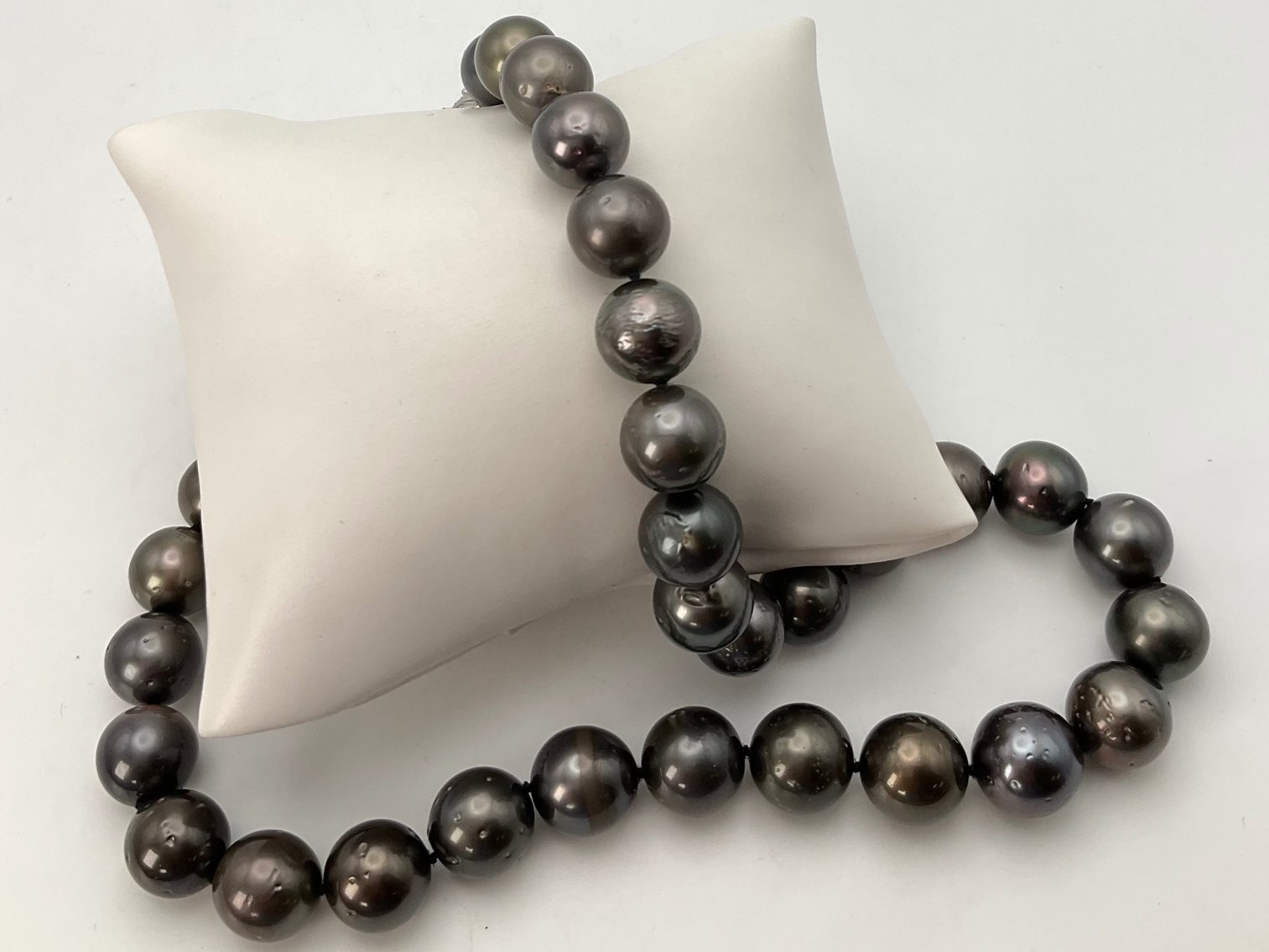 Image for Holiday Bling! Jewelry December 2024