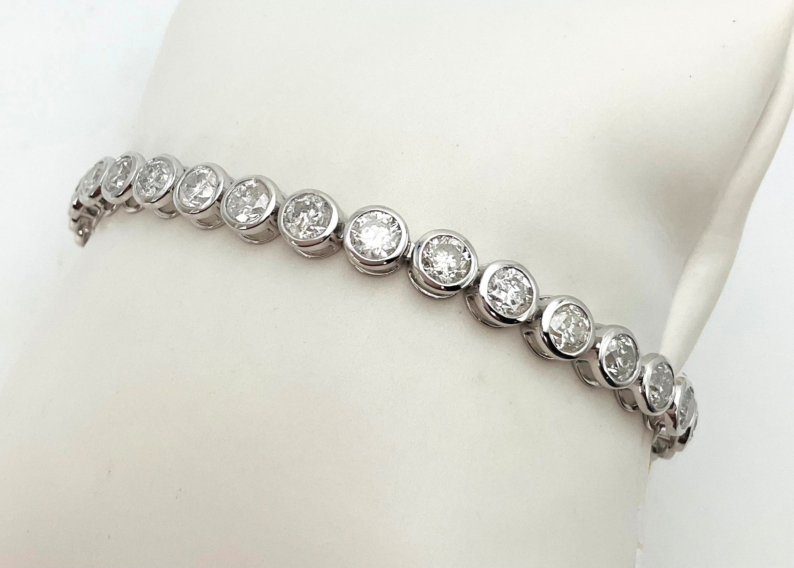 Image for Holiday Bling! Jewelry December 2024