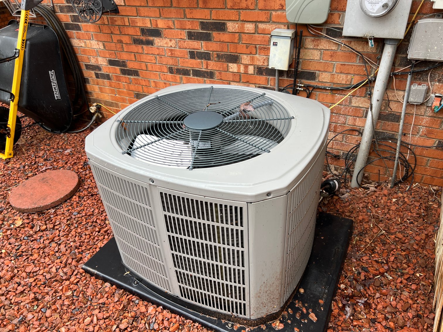 Advance Brick Rancher Auction