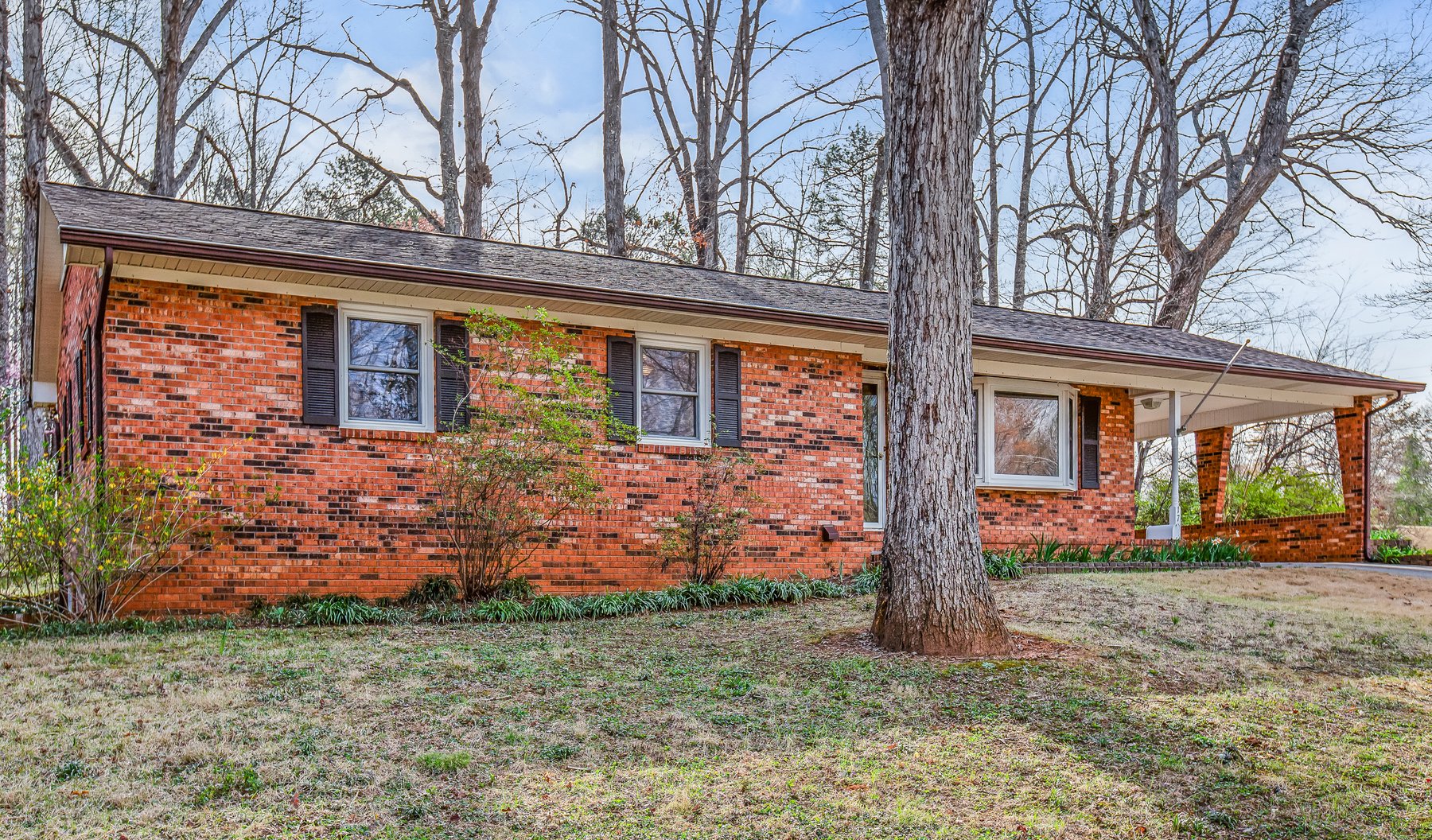 Advance Brick Rancher Auction