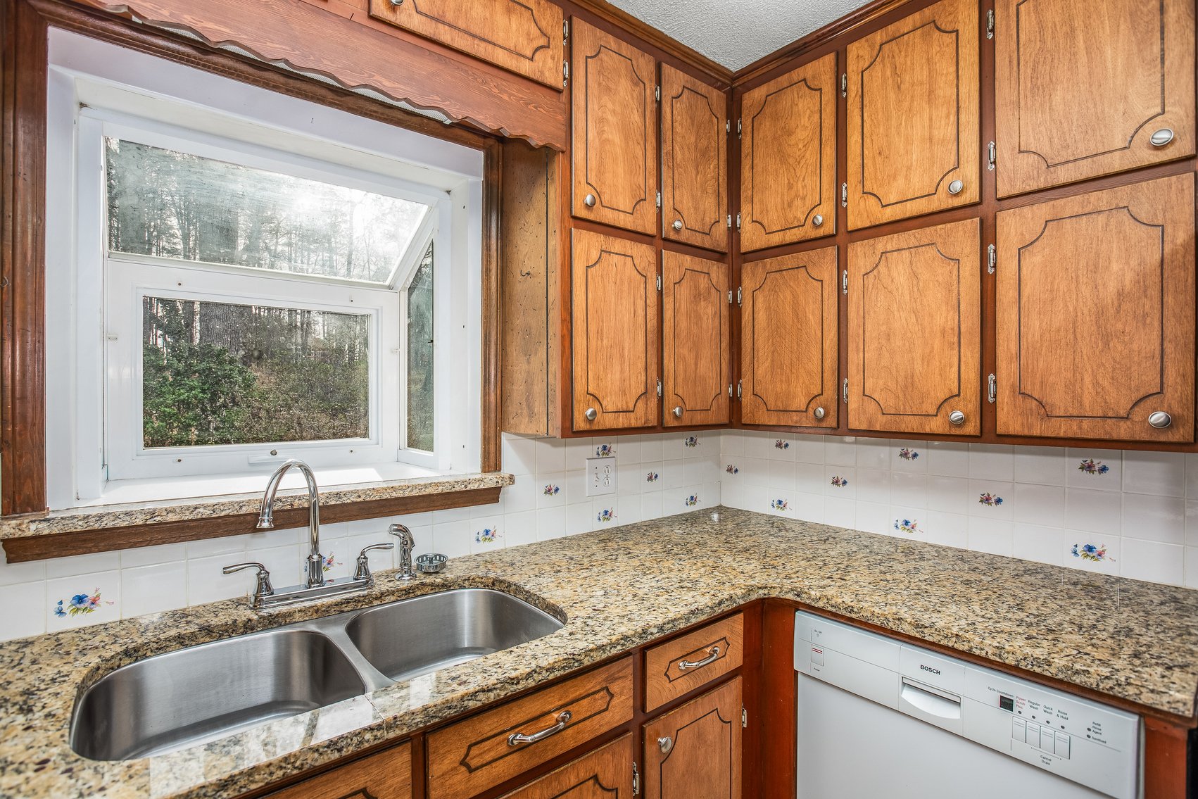 Advance Brick Rancher Auction