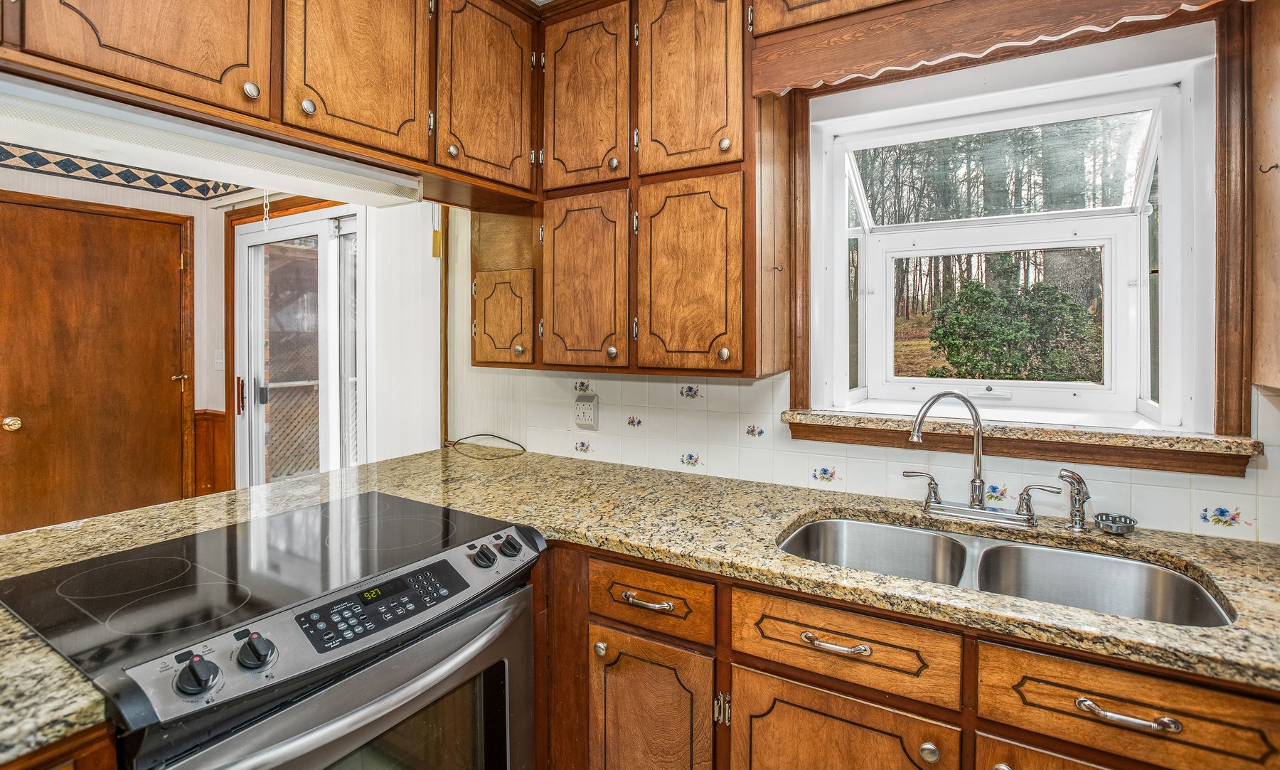 Advance Brick Rancher Auction