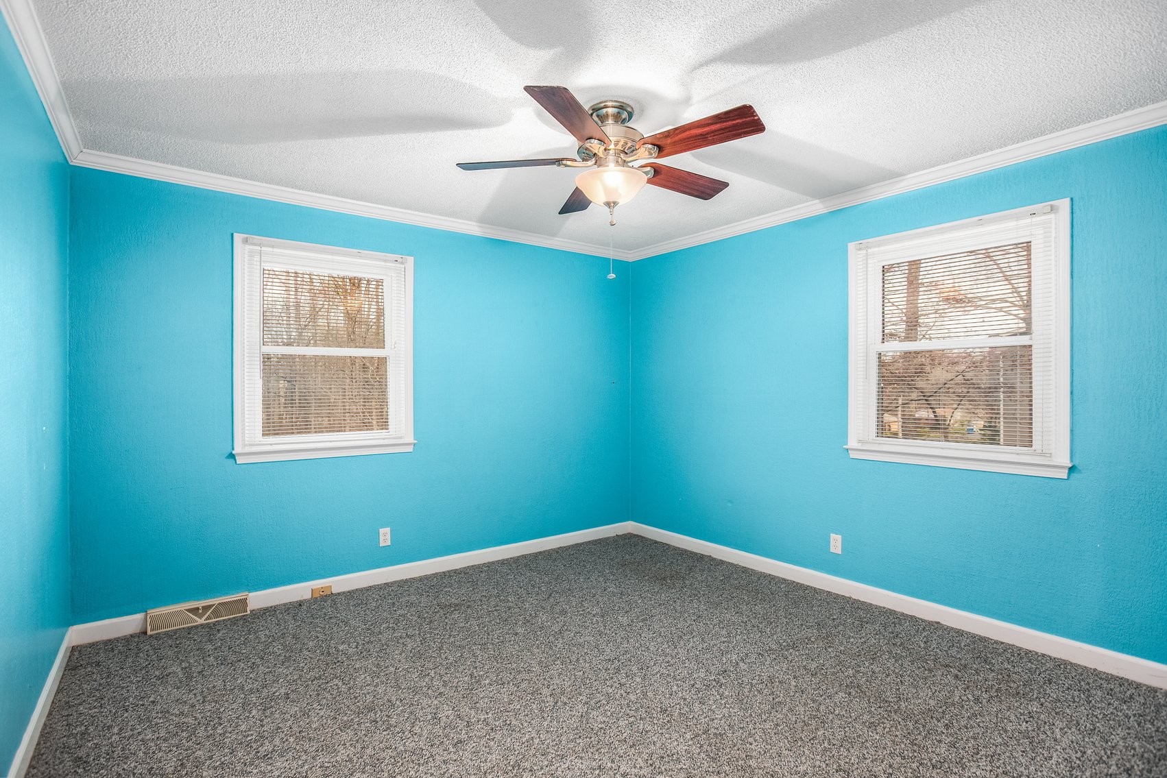 Advance Brick Rancher Auction