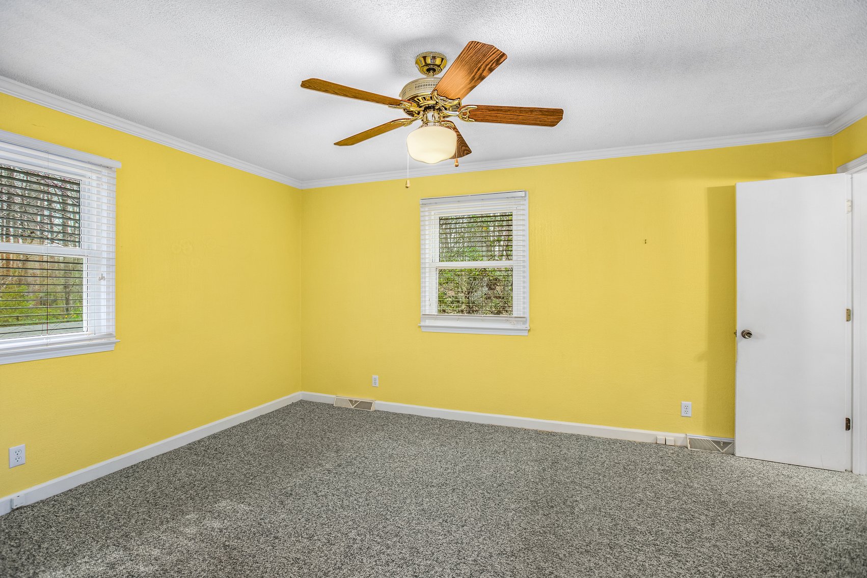 Advance Brick Rancher Auction