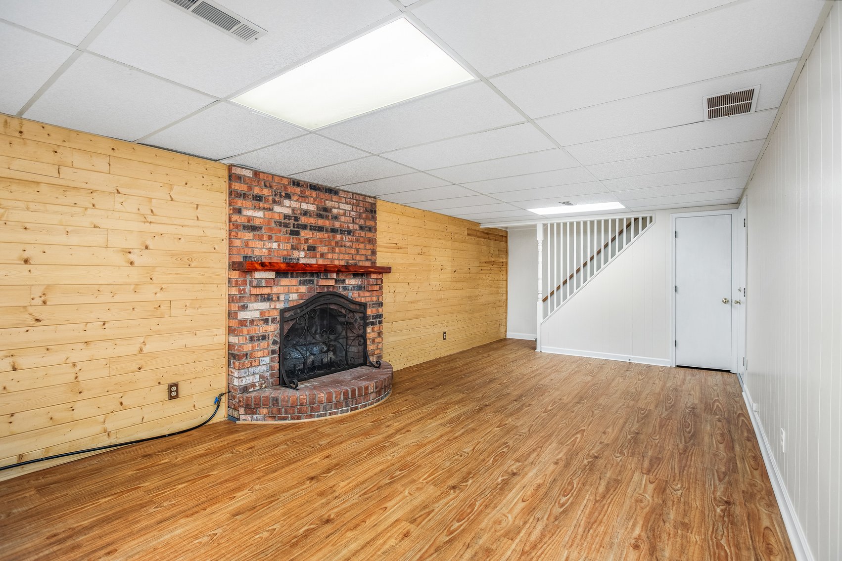 Advance Brick Rancher Auction