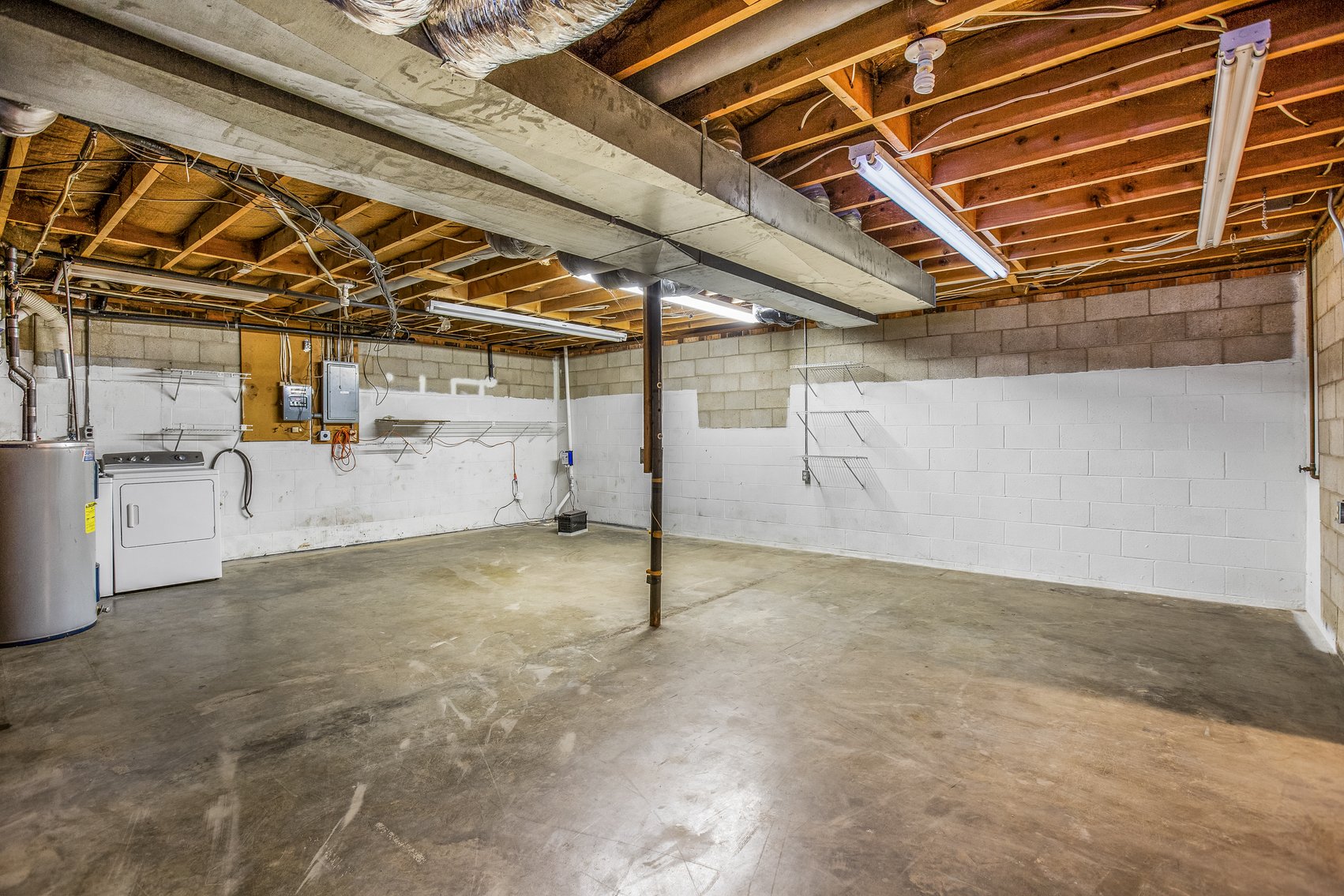 Advance Brick Rancher Auction