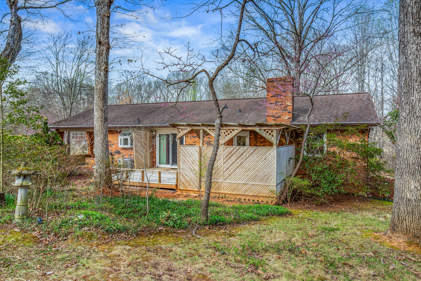 Advance Brick Rancher Auction