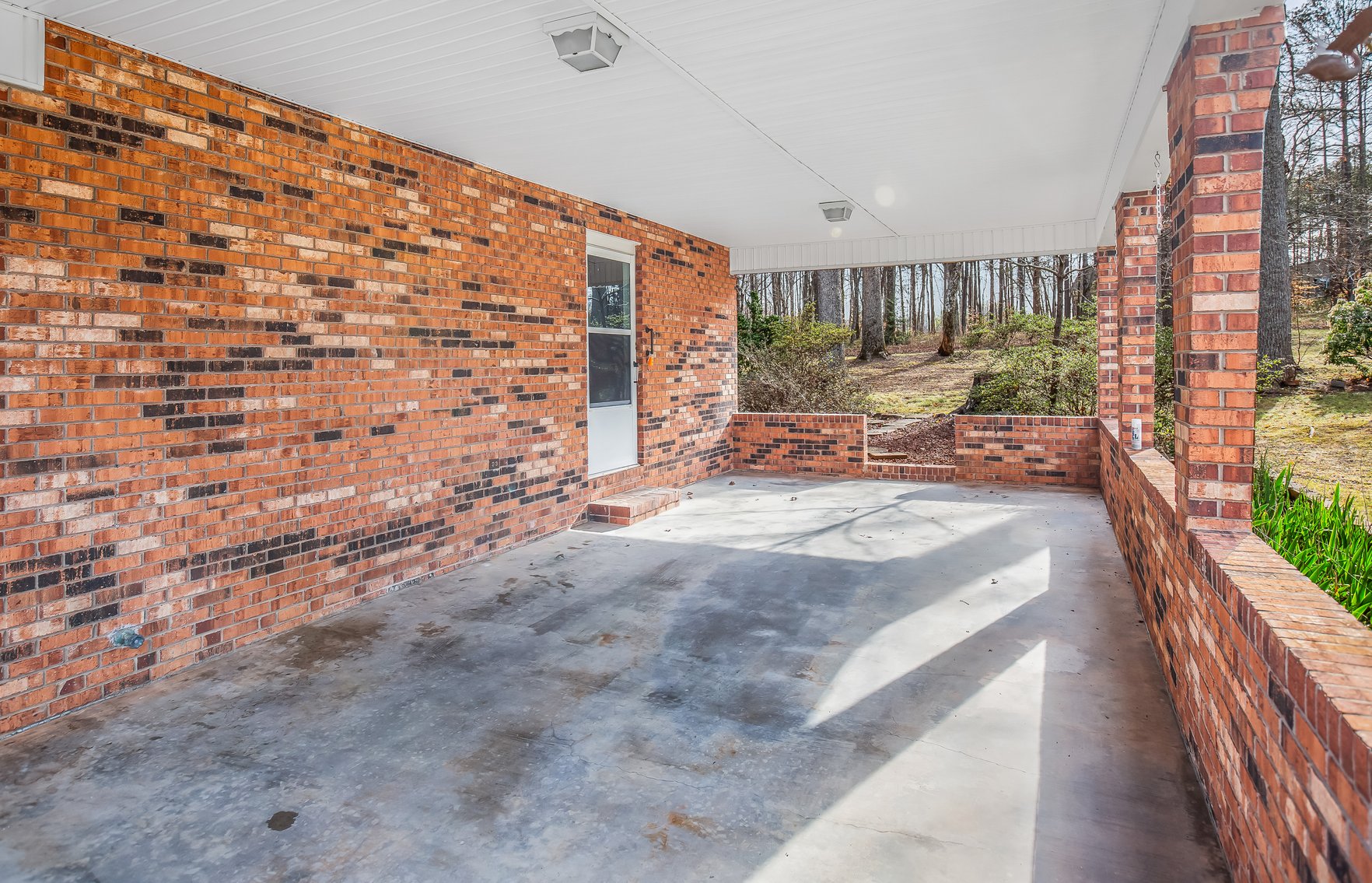 Advance Brick Rancher Auction