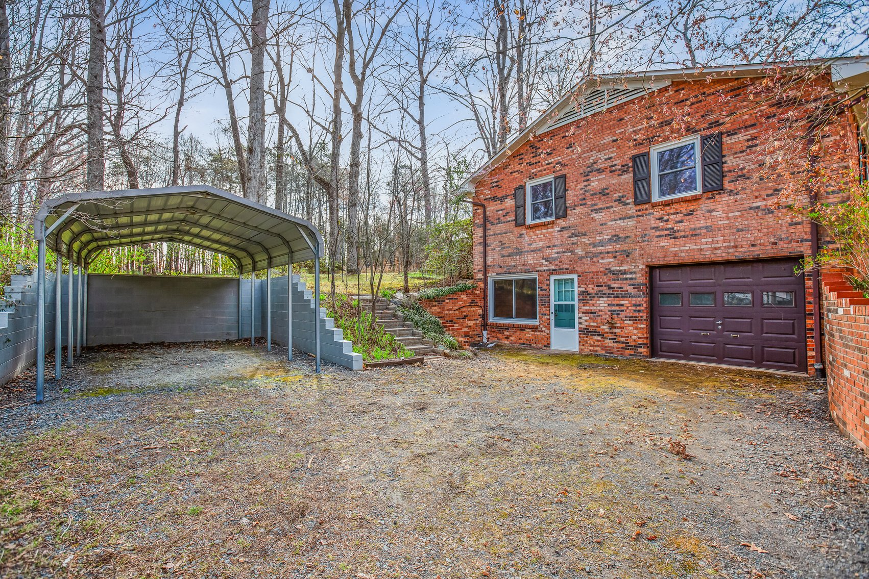 Advance Brick Rancher Auction