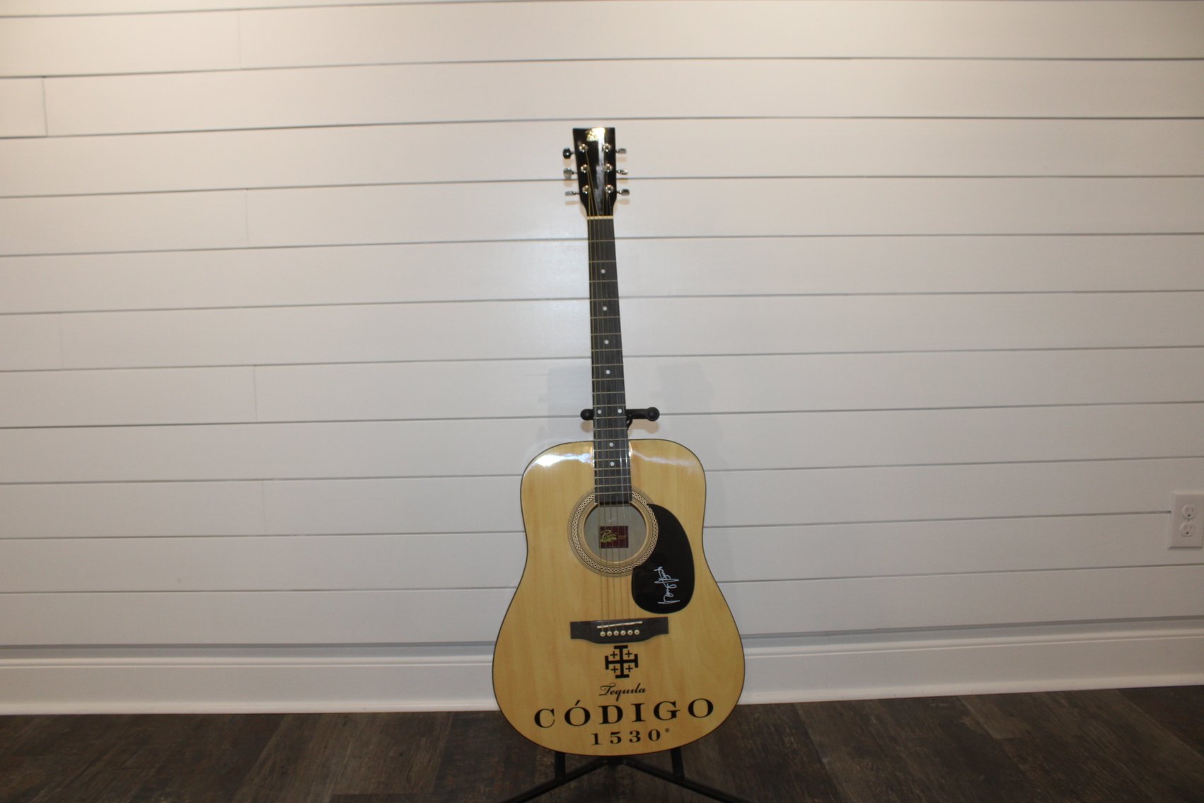 George Strait Código 1530 Tequila Signed Guitar