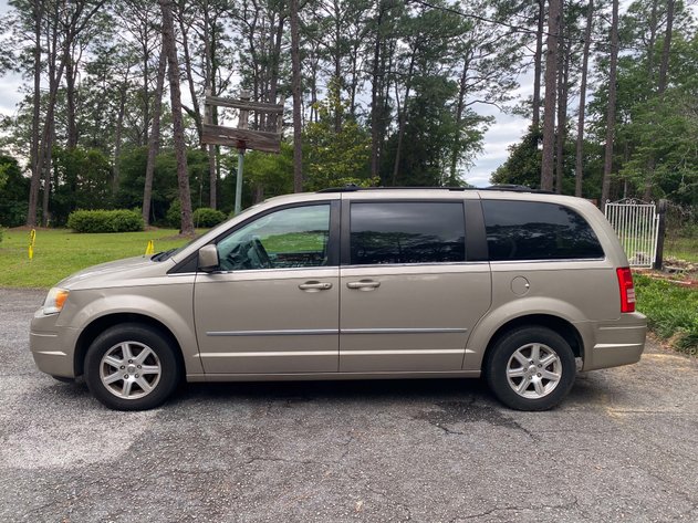 Image for The Estate of Henry Gordon Davis Jr. - Furniture, China, Home Decor, Books and More!