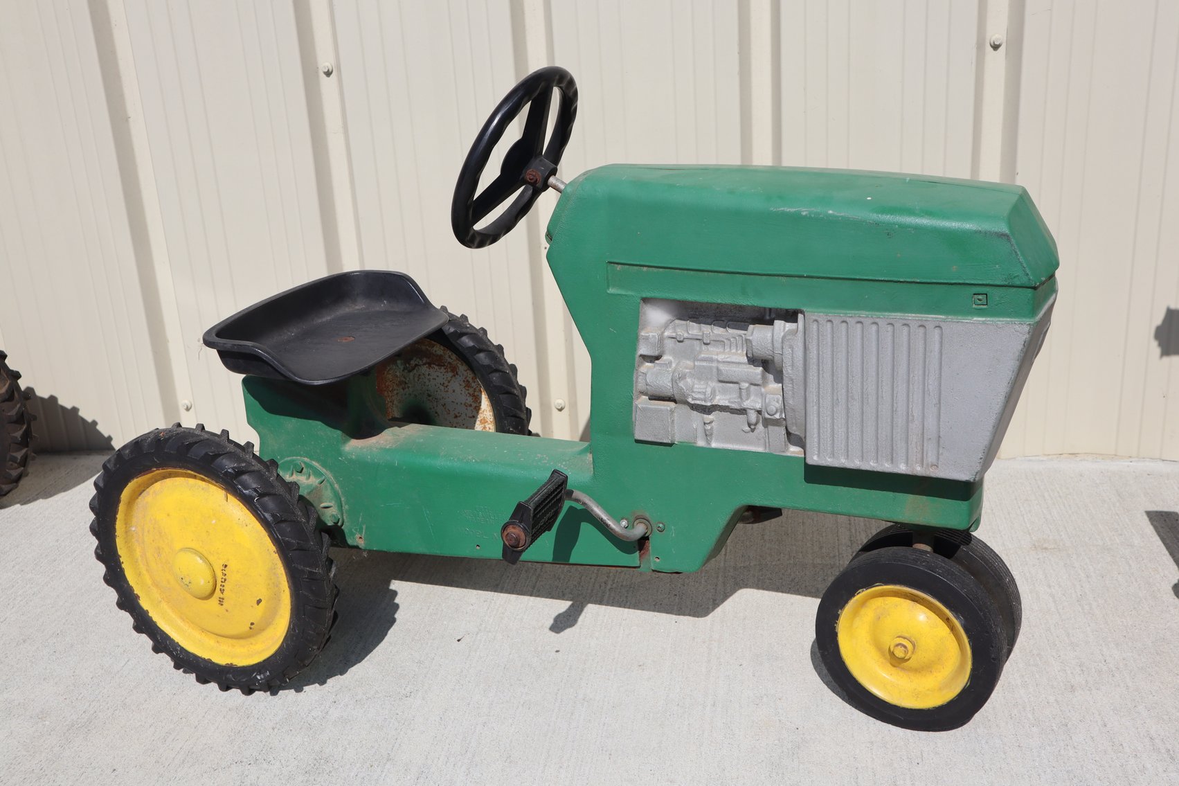 Image for August Gallery Auction #2– Vintage and Antique Collectibles, Antique Furniture, Framed Artwork, Sports Collectibles, China, Books, and More!