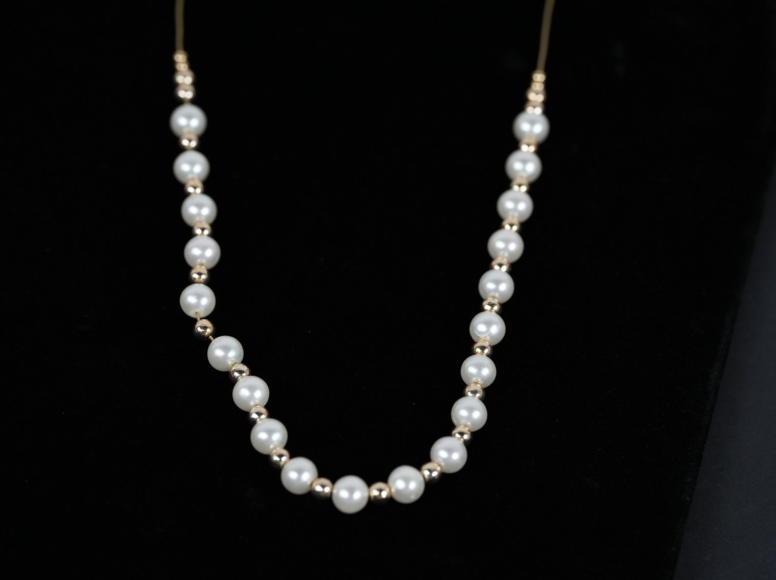 Image for Gold, Diamond and Pearl Jewelry, Artwork, Vintage Furniture, Home Decor, and More!