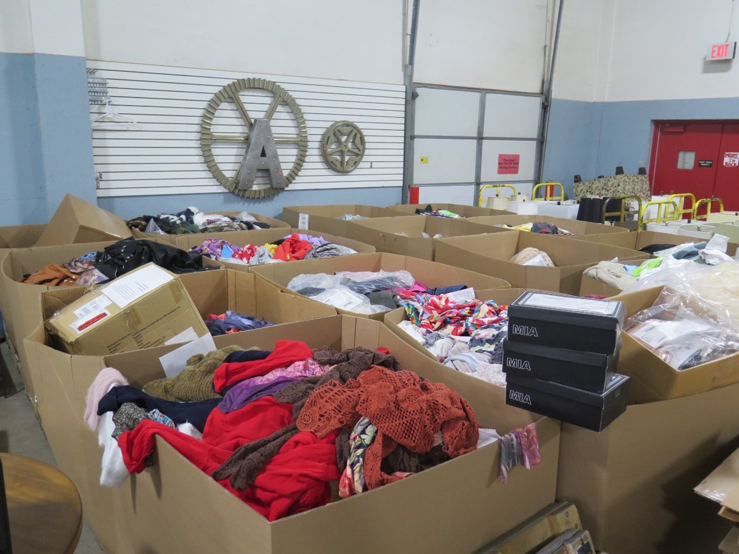 Image for Model Home Furniture/Decor & New Home Goods