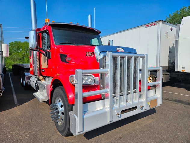 Image for 2020 Peterbilt 567 Sleeper Tractor & (2) 2021 Transcraft Alum SE 48' Flatbed Trailers