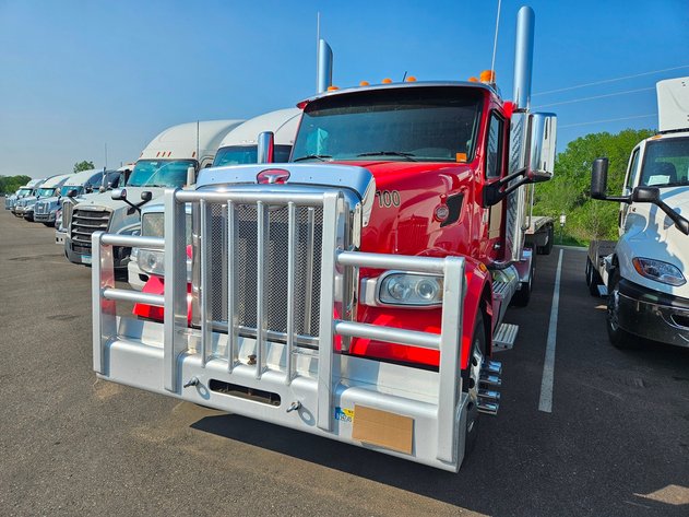 Image for 2020 Peterbilt 567 Sleeper Tractor & (2) 2021 Transcraft Alum SE 48' Flatbed Trailers