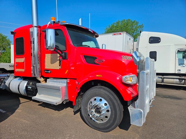 Image for 2020 Peterbilt 567 Sleeper Tractor & (2) 2021 Transcraft Alum SE 48' Flatbed Trailers